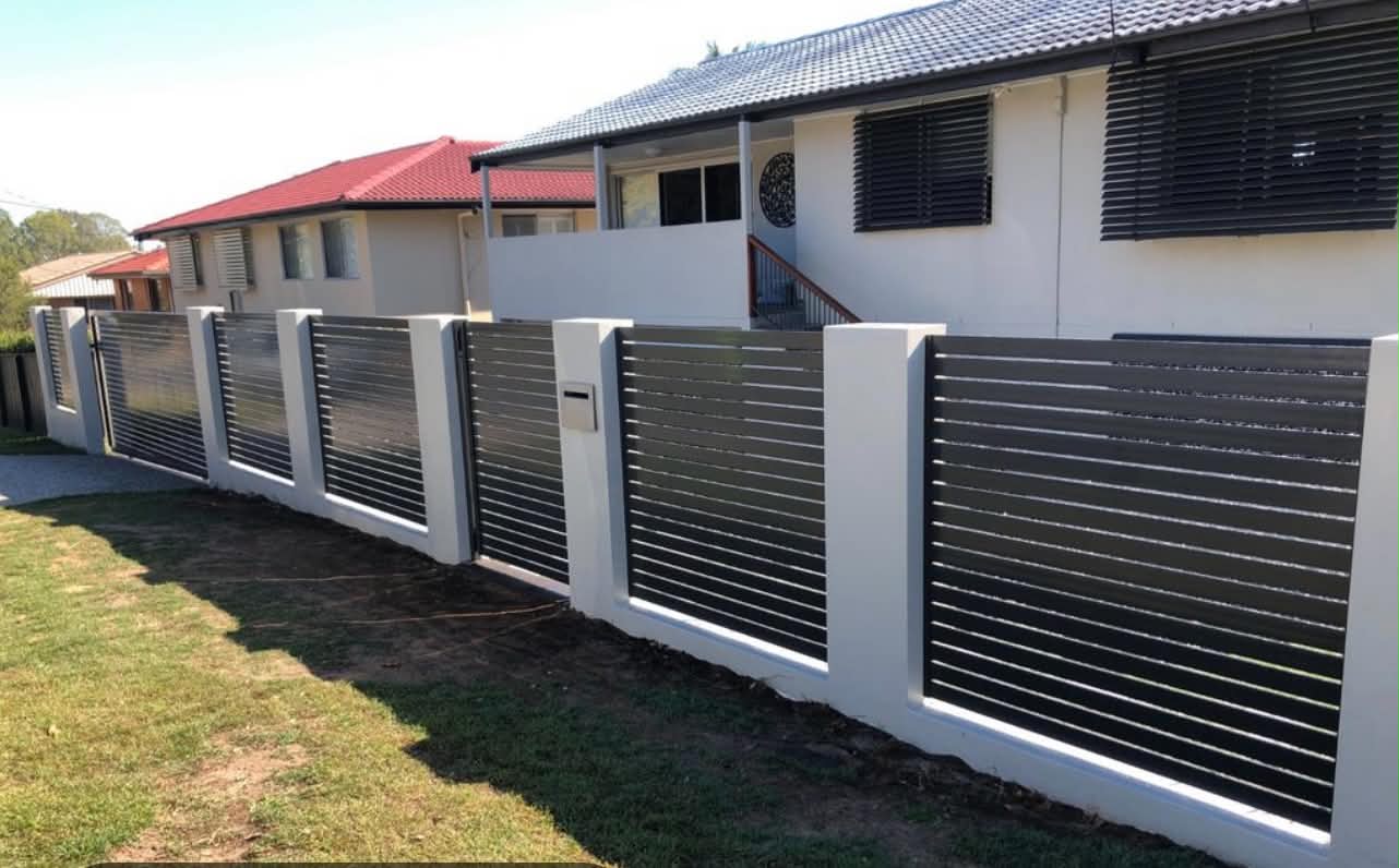 Charcoal horizontal aluminium slat front fence installed in Western Sydney